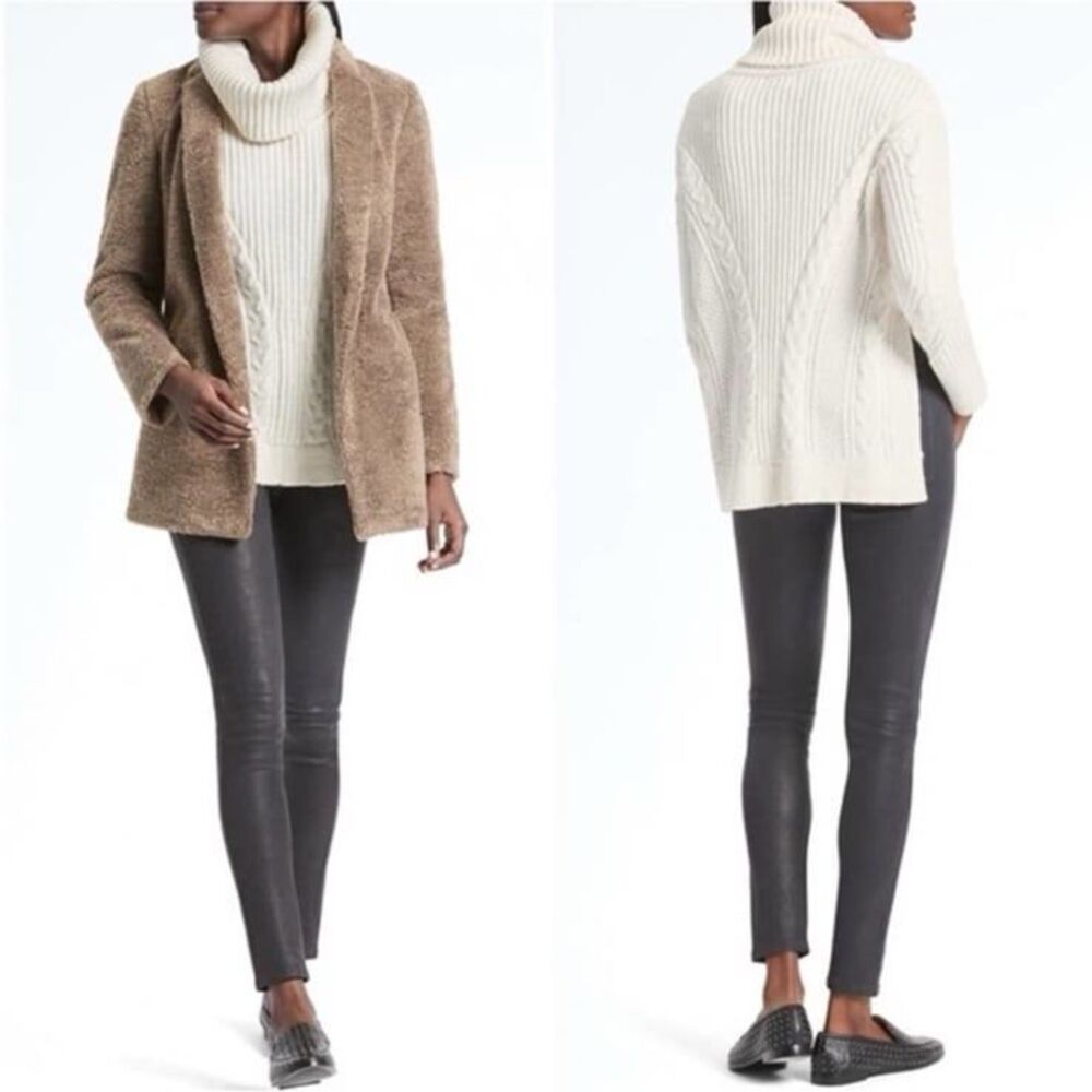 Banana Republic Cable Knit Turtleneck Side Slit Sweater in Ivory Size Medium